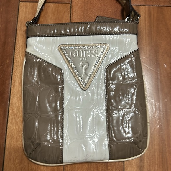 Guess bag for ladies 👛 - Picture 3 of 4